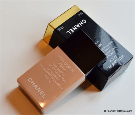 chanel vitalumiere 40 beige swatch